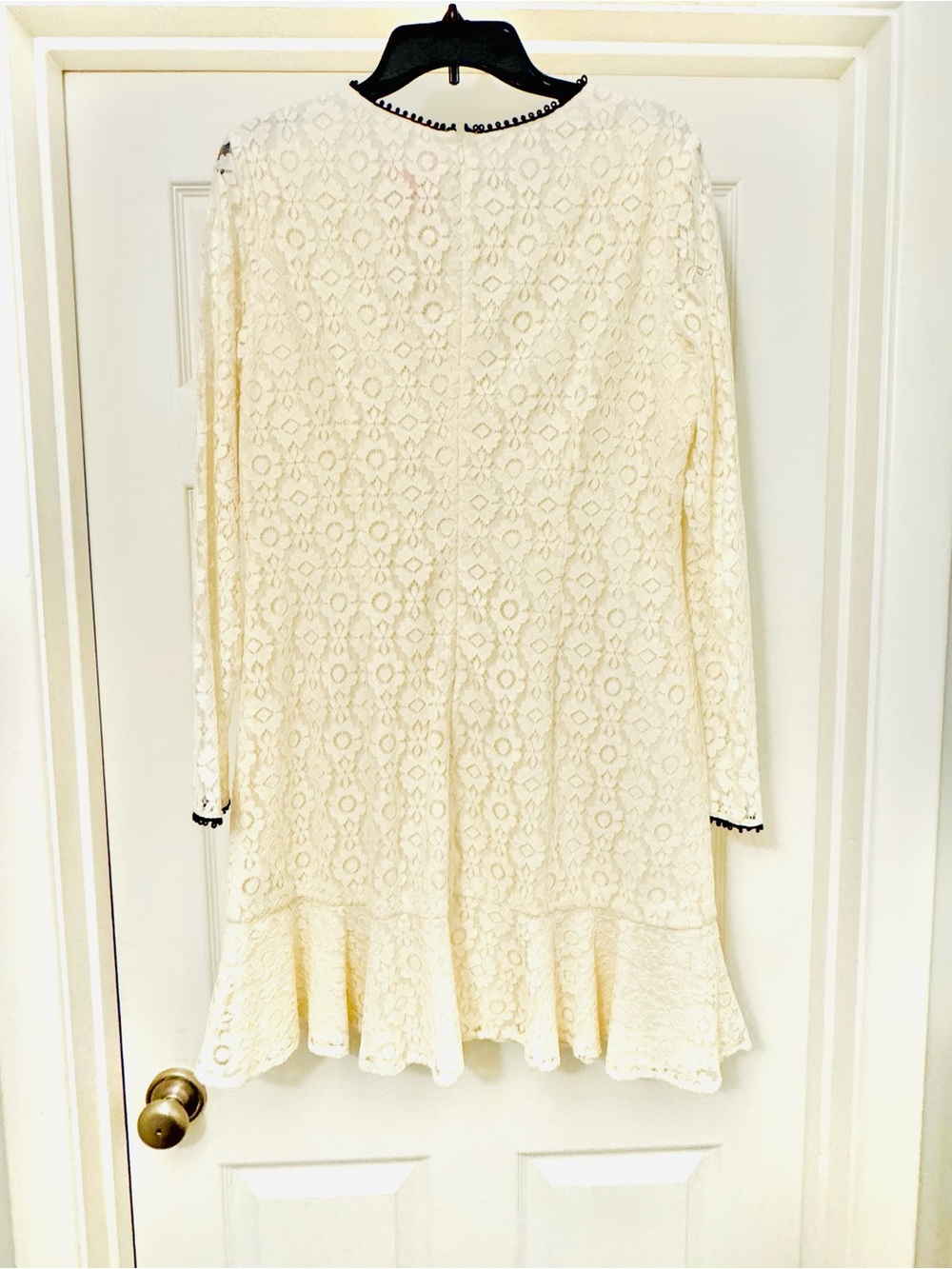 Monique Lhuillier White Lace Long-Sleeve Ruffle Dress with Black Trim - Picture 8 of 13